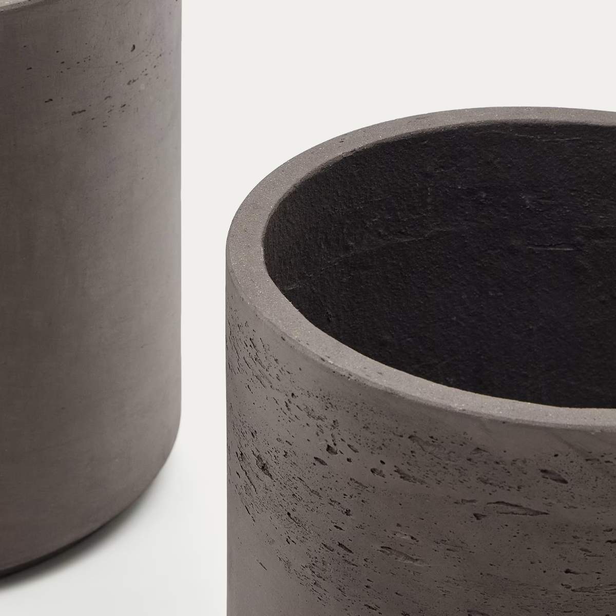 Kave Home Sintina set of 3 grey cement and fiberglass plant pots Ø 23 cm / Ø 27.5 cm / 32 cm