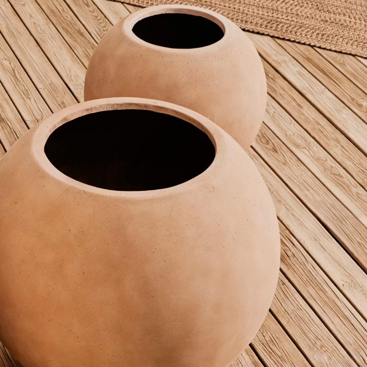 Kave Home Solna terracotta-effect planter Ø51cm