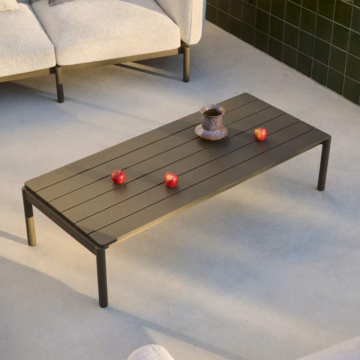 Kave Home Sorells coffee table in green aluminum 63 x 144,6 cm