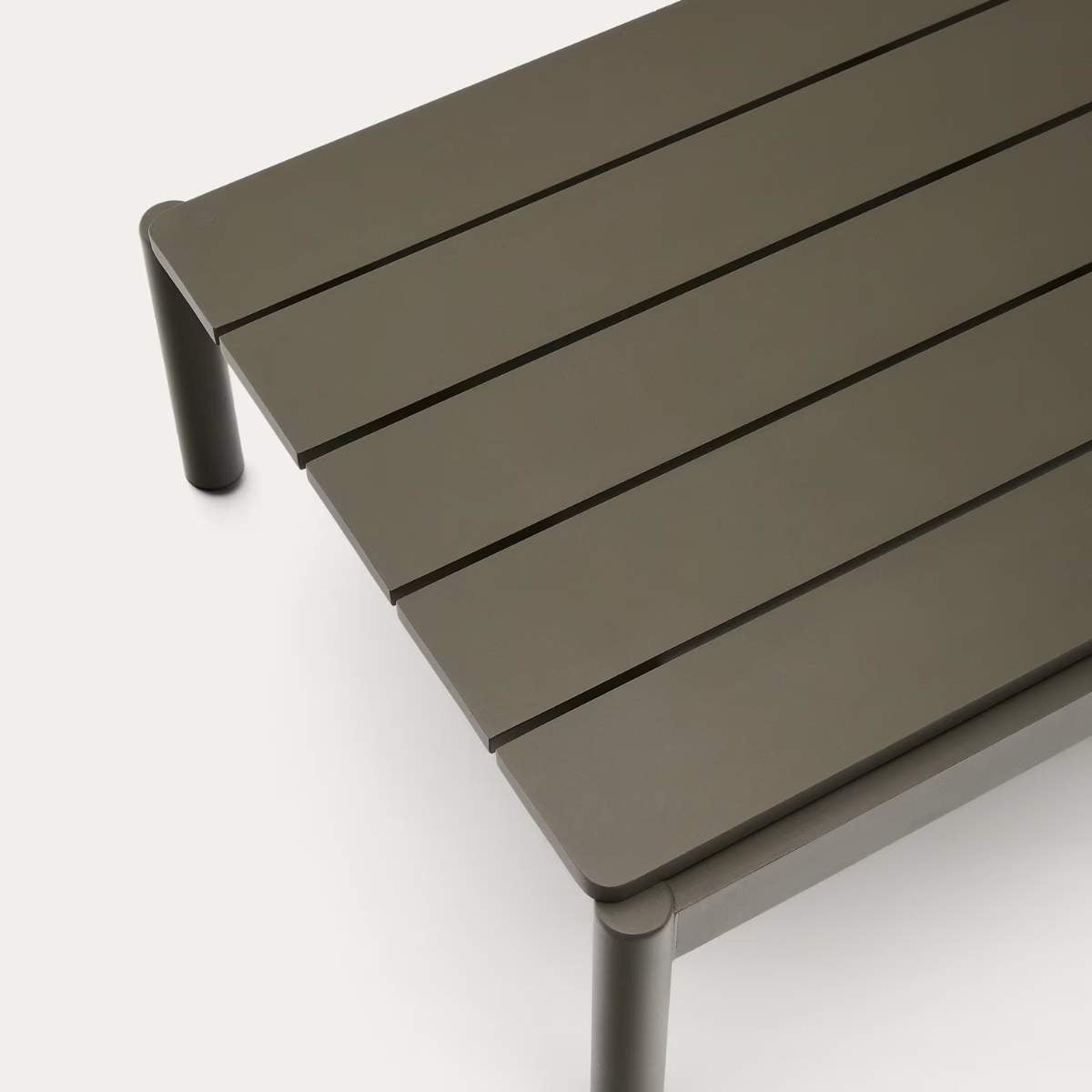 Kave Home Sorells coffee table in green aluminum 52,4 x 91 cm