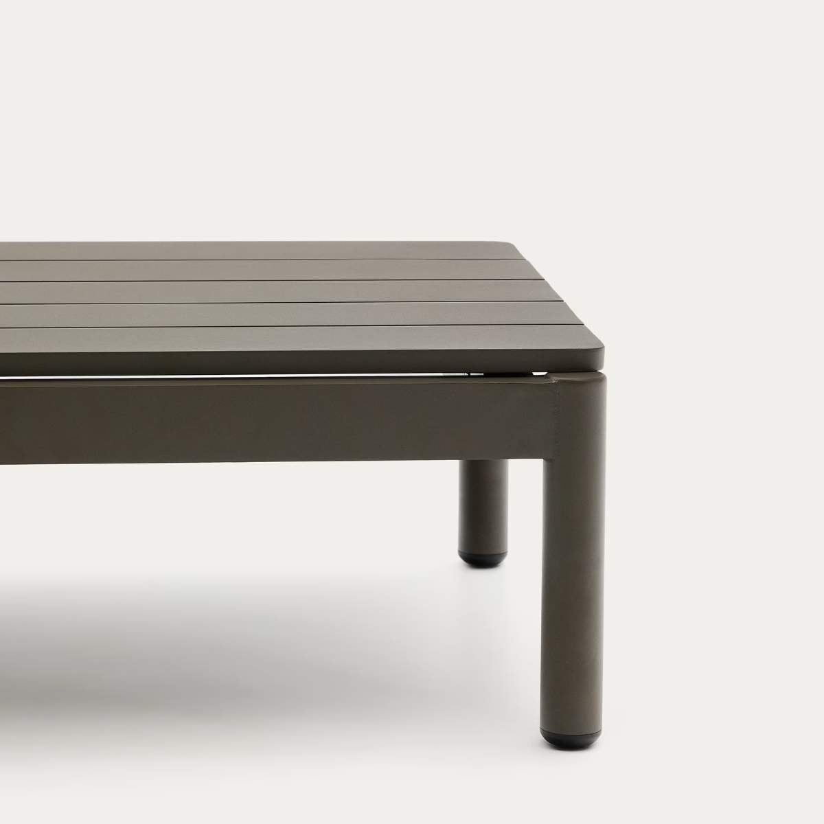 Kave Home Sorells coffee table in green aluminum 52,4 x 91 cm
