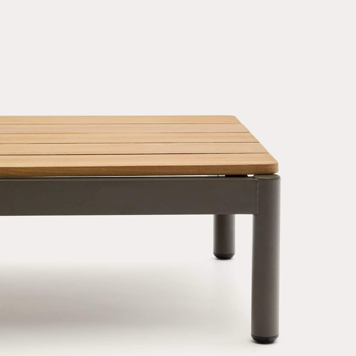 Kave Home Sorells coffee table in green aluminum and teak wood 52,4 x 91 cm FSC 100%