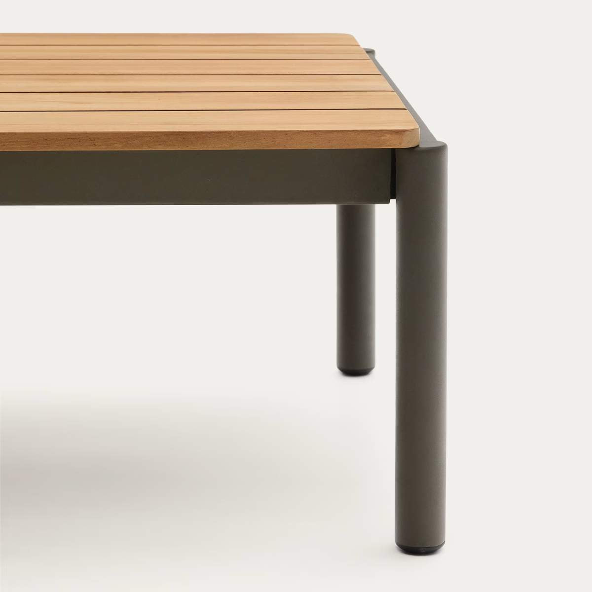 Kave Home Sorells coffee table in green aluminum and teak wood 63 x 144,6 cm FSC 100%