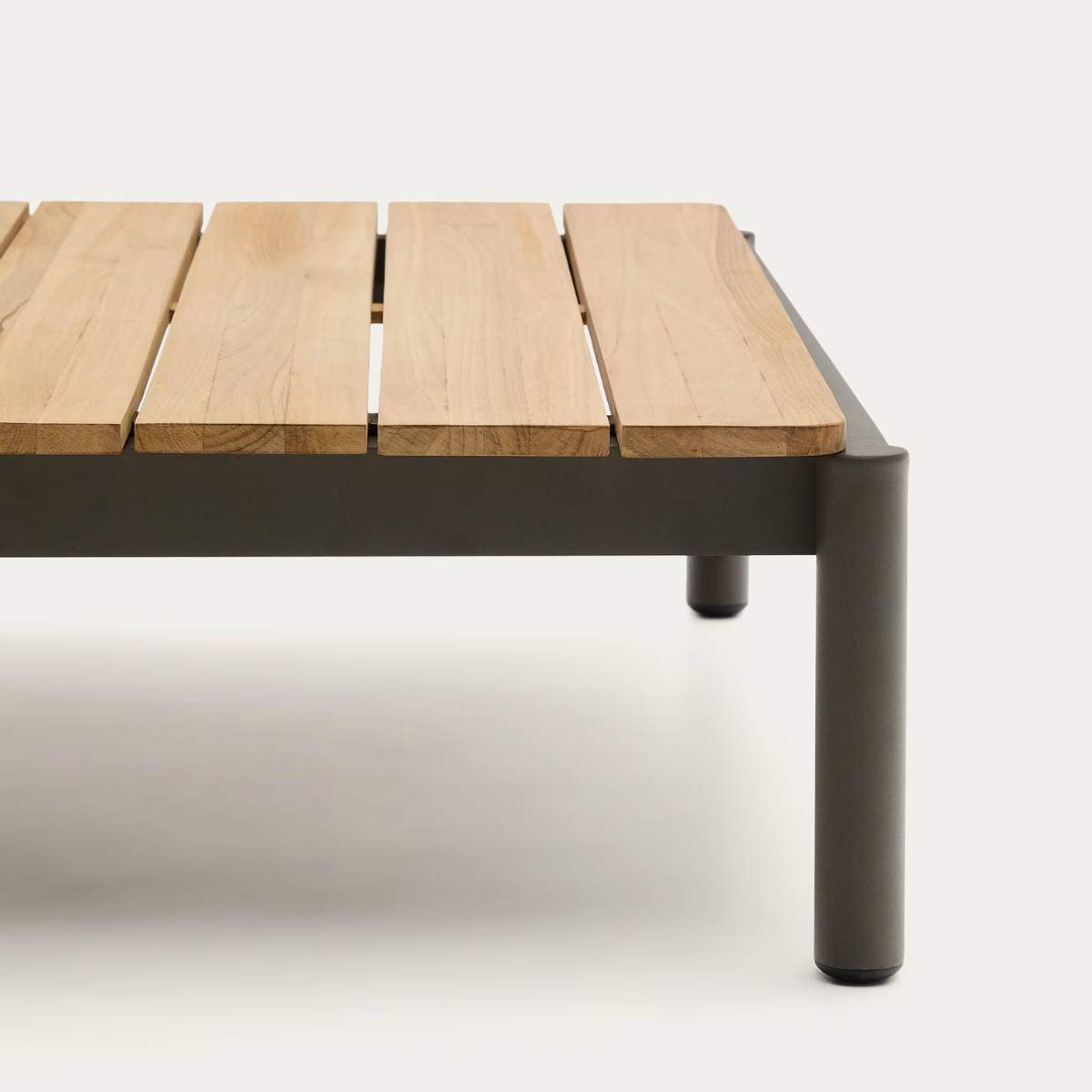Kave Home Sorells coffee table in green aluminum and teak wood 89 x 91 cm FSC 100%