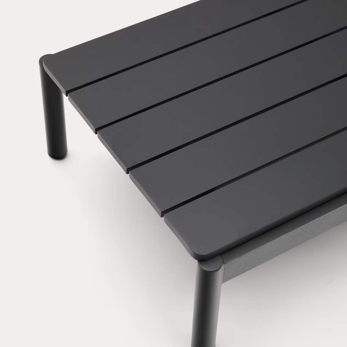 Kave Home Sorells coffee table in green aluminum 52,4 x 91 cm