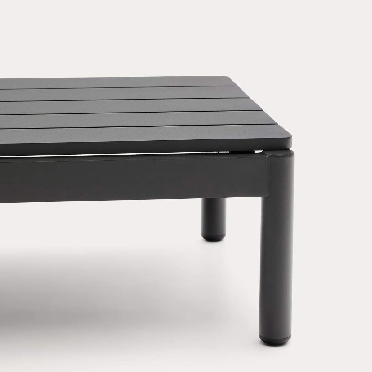 Kave Home Sorells coffee table in green aluminum 52,4 x 91 cm