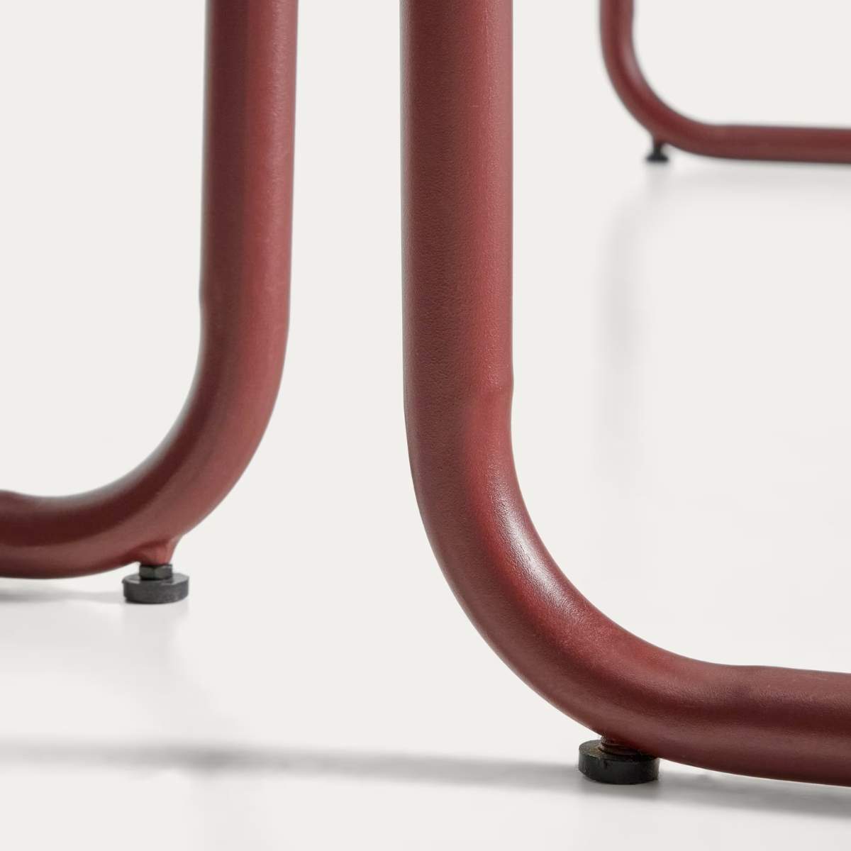 Kave Home Sotil Set of 2 Benches and Galvanized Steel Table with Garnet Finish 183 x 83 cm
