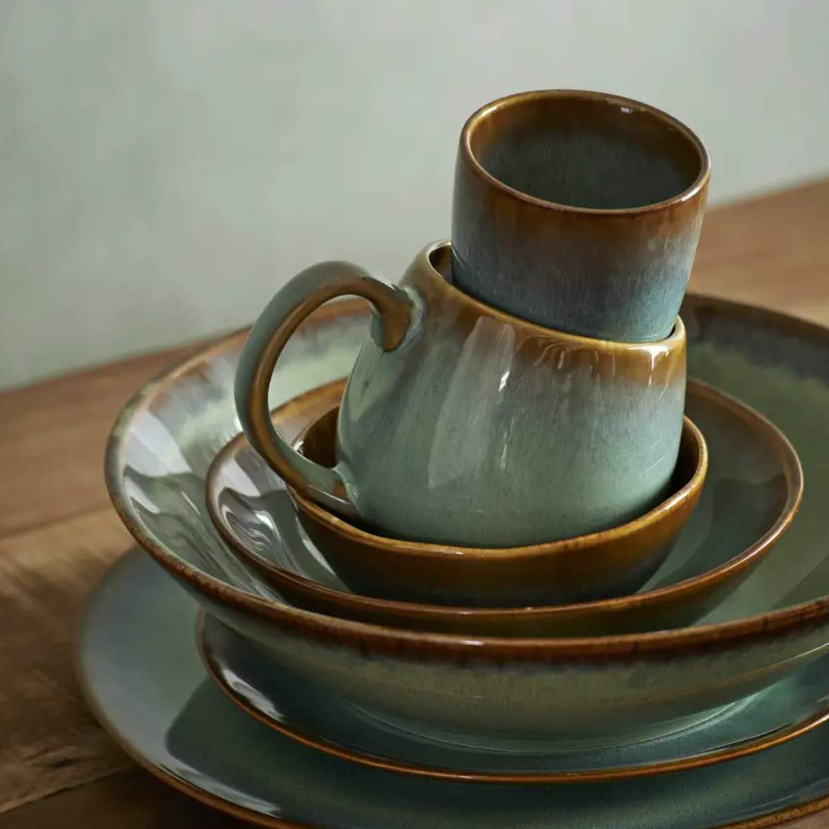 Madam Stoltz Stoneware serving bowl