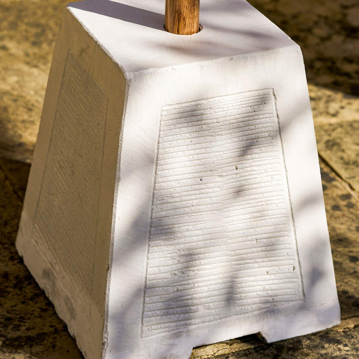 Garden Trading Summerleaze Parasol Base Stone White