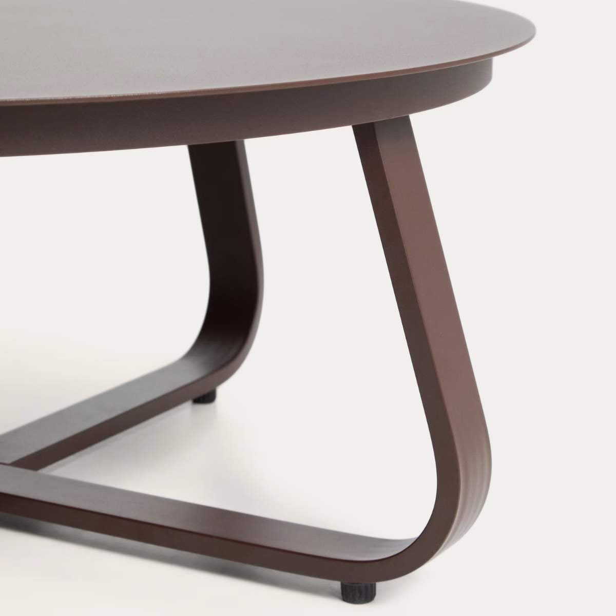Kave Home Tamaris ecru aluminium outdoor coffee table Ø80cm