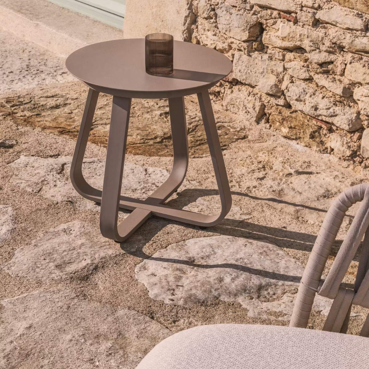 Kave Home Tamaris ecru aluminium outdoor side table Ø48cm