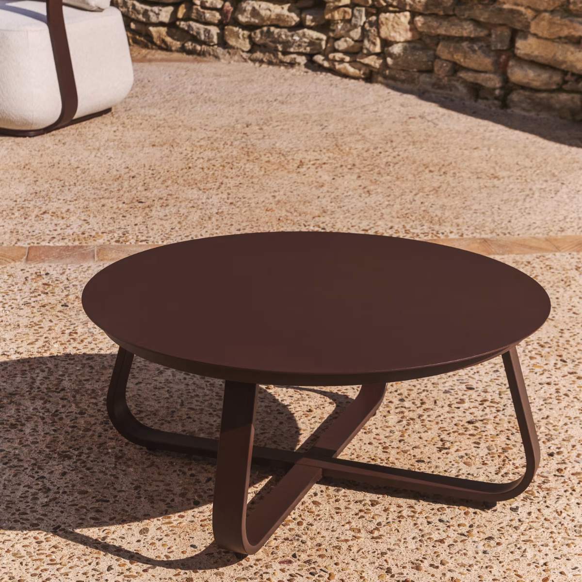 Kave Home Tamaris ecru aluminium outdoor coffee table Ø80cm