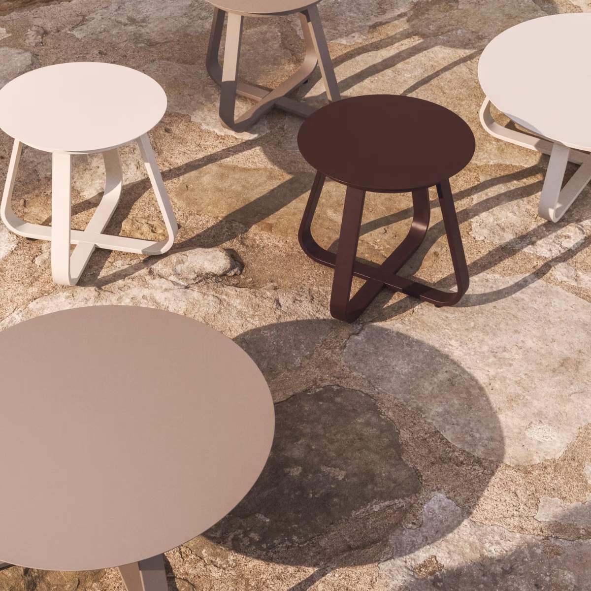 Kave Home Tamaris ecru aluminium outdoor side table Ø48cm