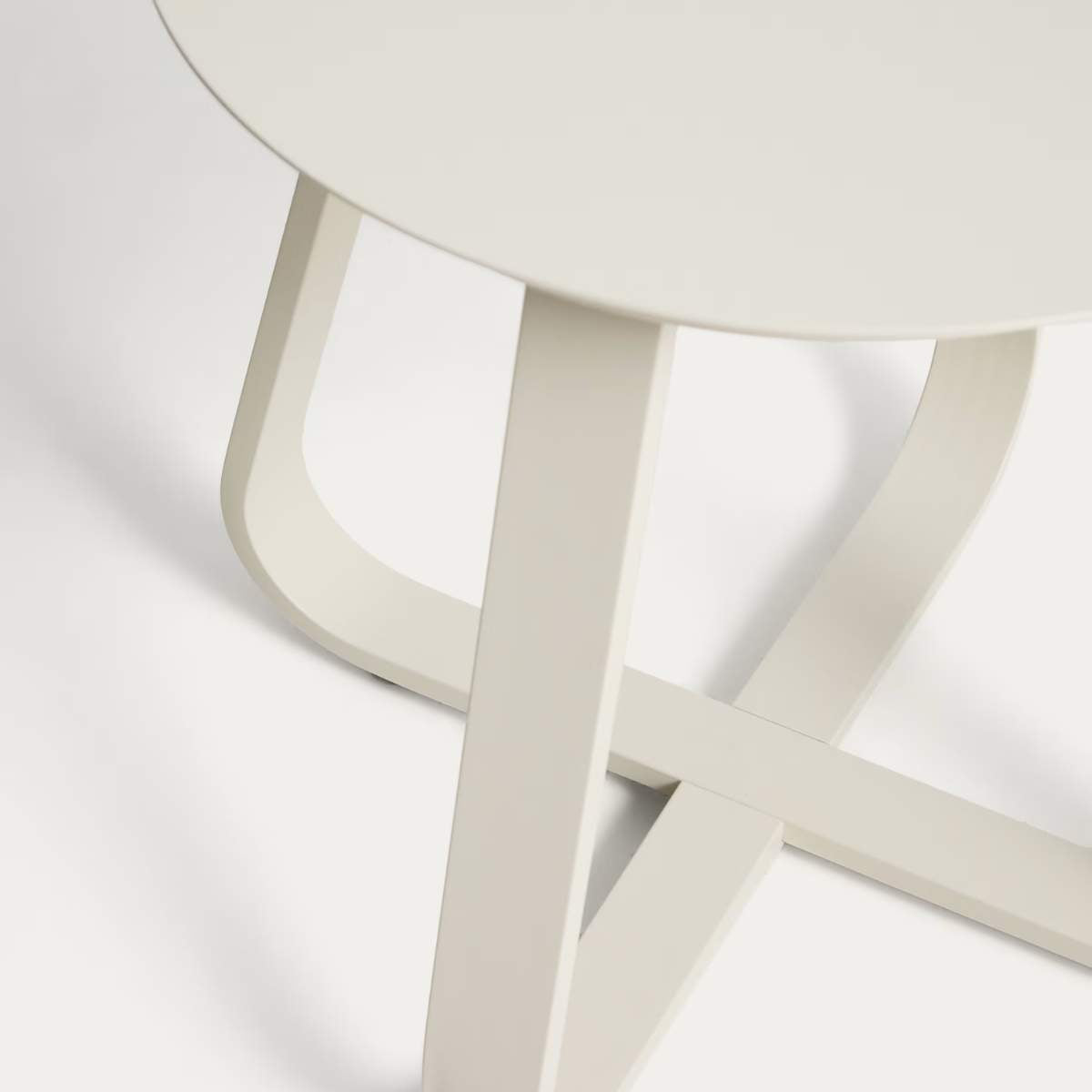 Kave Home Tamaris ecru aluminium outdoor side table Ø48cm