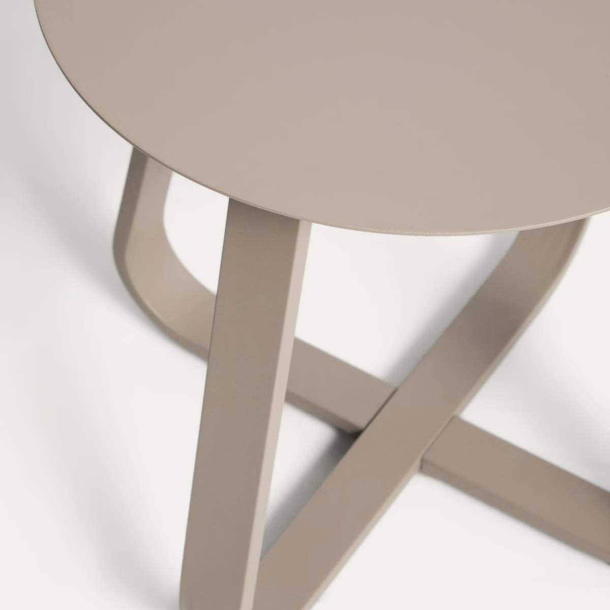 Kave Home Tamaris ecru aluminium outdoor side table Ø48cm