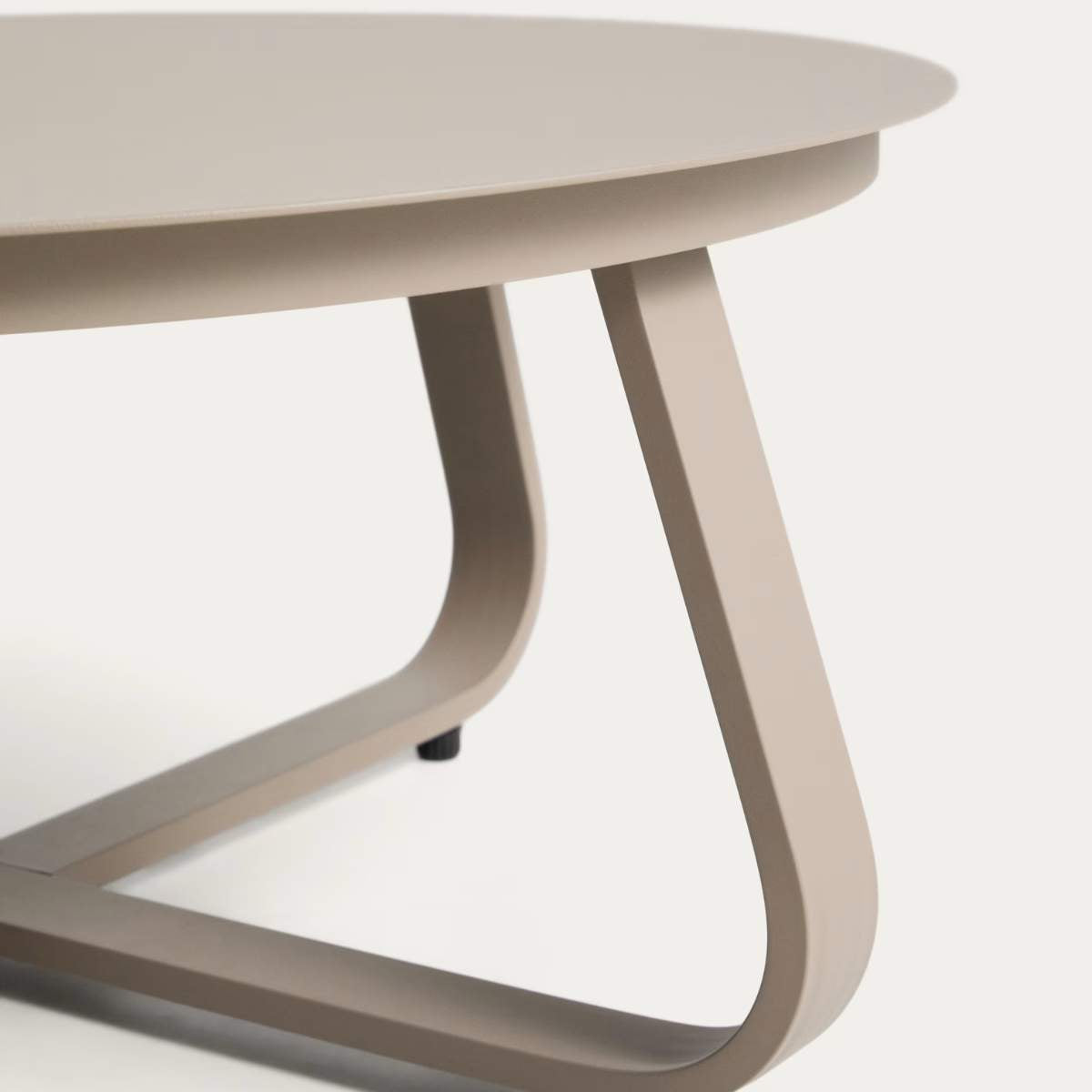 Kave Home Tamaris ecru aluminium outdoor coffee table Ø80cm