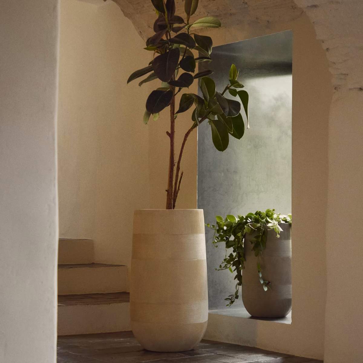 Kave Home Tival beige cement-effect planter Ø 45 cm / Ø 32 cm
