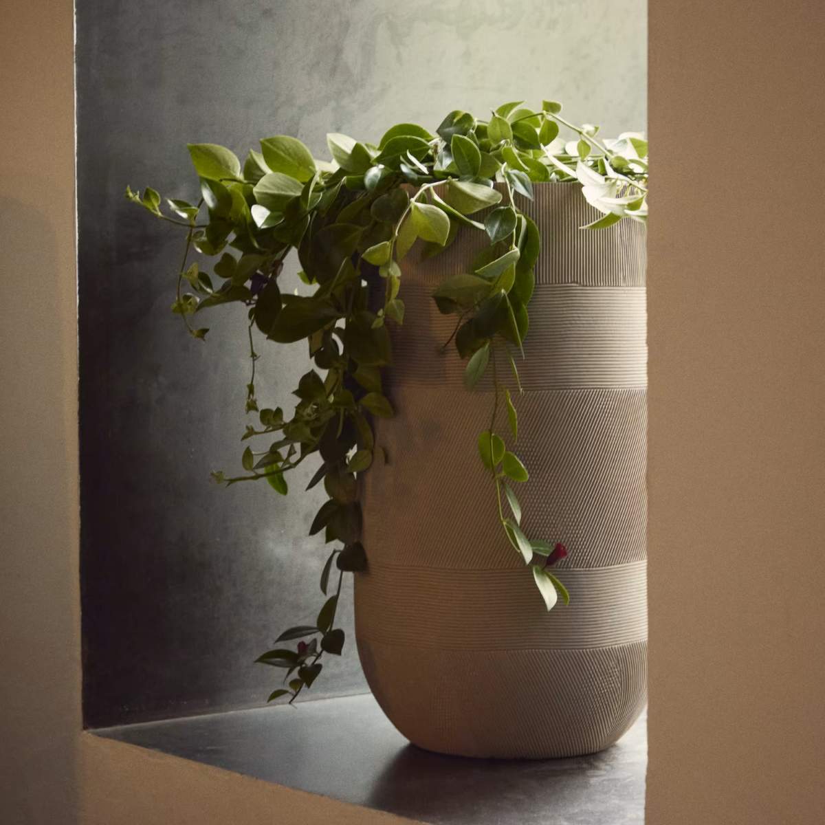 Kave Home Tival beige cement-effect planter Ø 45 cm / Ø 32 cm