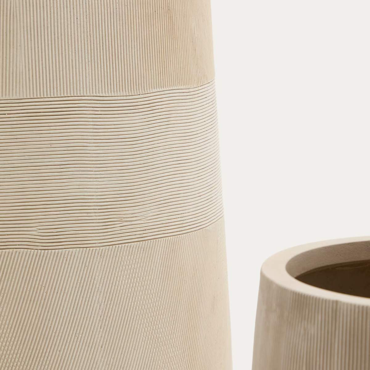 Kave Home Tival beige cement-effect planter Ø 45 cm / Ø 32 cm
