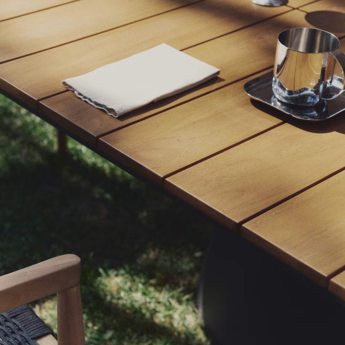 Kave Home Tudons outdoor table in aluminium with a grey and teak finish, 148 x 148 cm FSC 100%