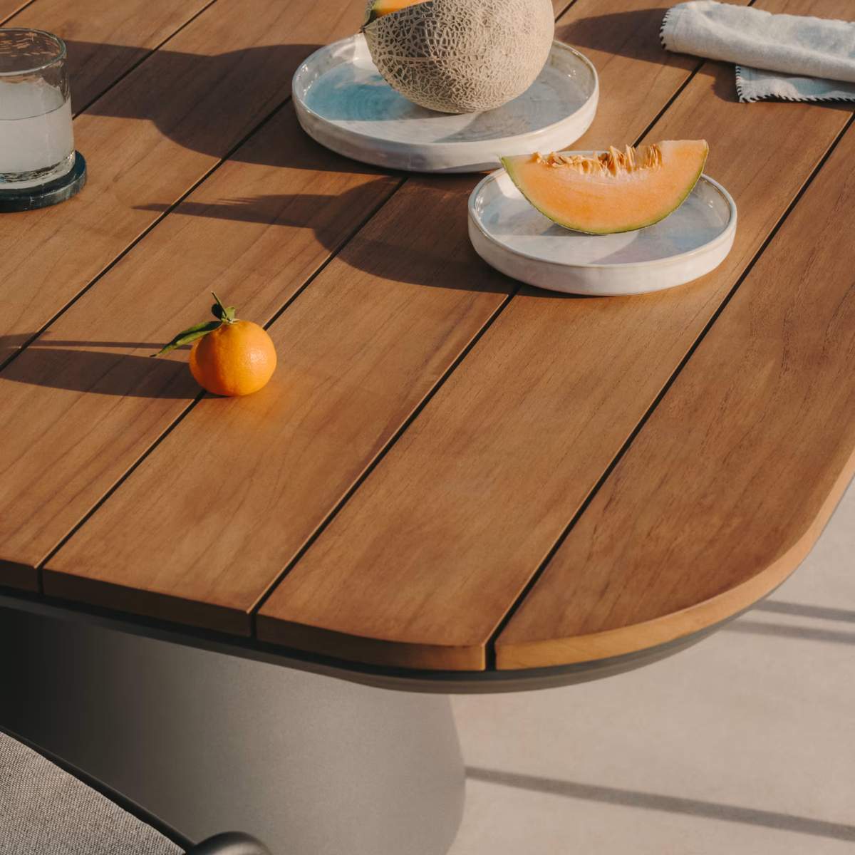 Kave Home Tudons outdoor table in aluminium with a grey and teak finish, 148 x 148 cm FSC 100%
