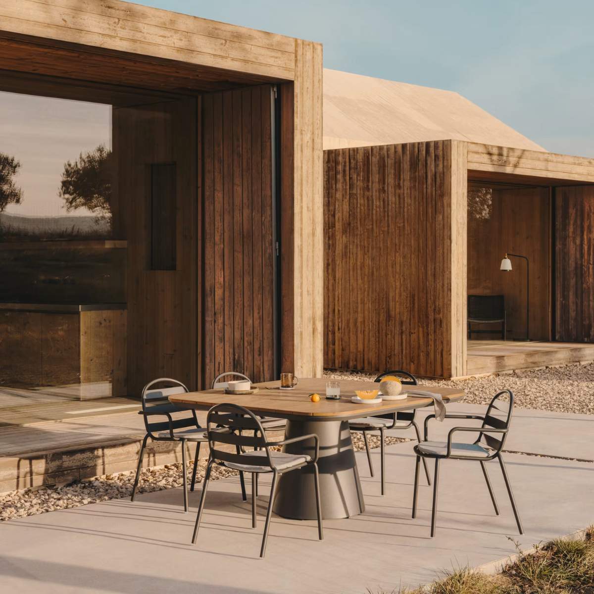 Kave Home Tudons outdoor table in aluminium with a grey and teak finish, 148 x 148 cm FSC 100%