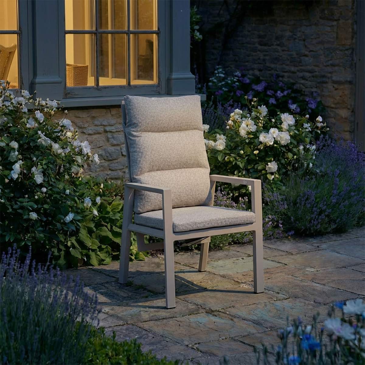 Maze - Valencia Reclining 6-8 Seat Aluminium Extending Garden Dining Set - Latte