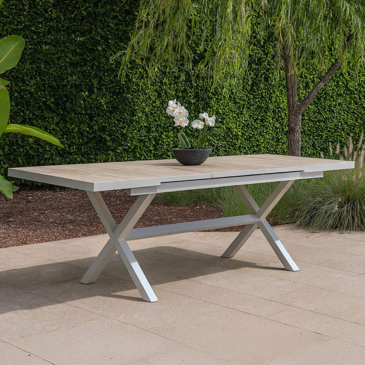 Maze - Vienna Small 4 - 6 Seat Extending Rectangular Dining Table