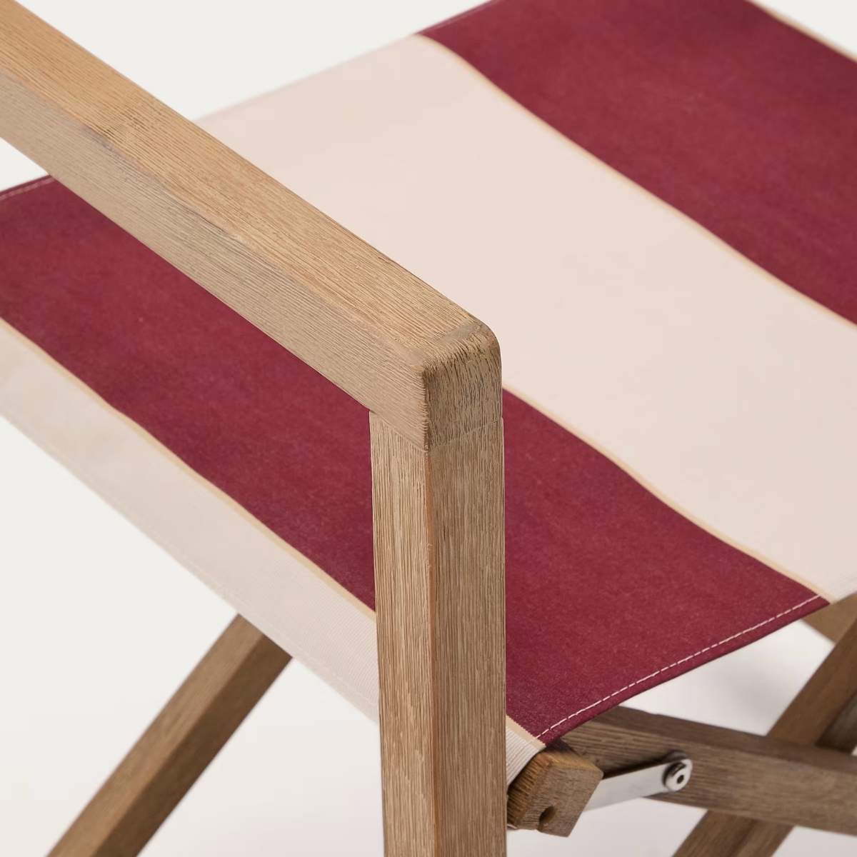 Kave Home Vilara blue and beige striped outdoor folding chair made of FSC 100% solid acacia wood