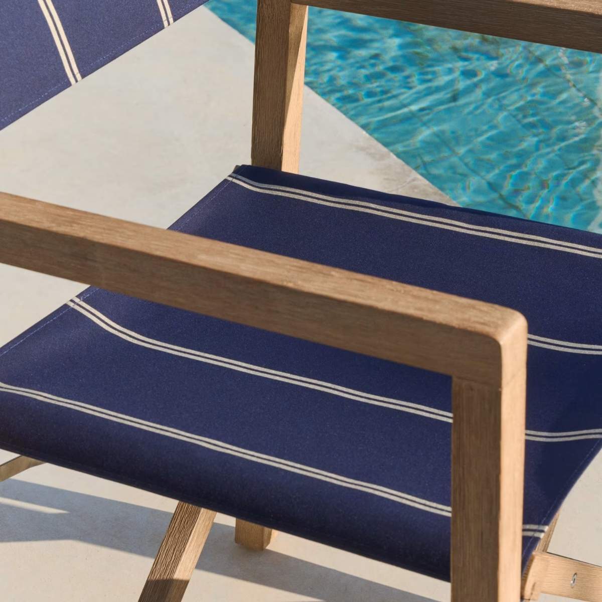 Kave Home Vilara blue and beige striped outdoor folding chair made of FSC 100% solid acacia wood