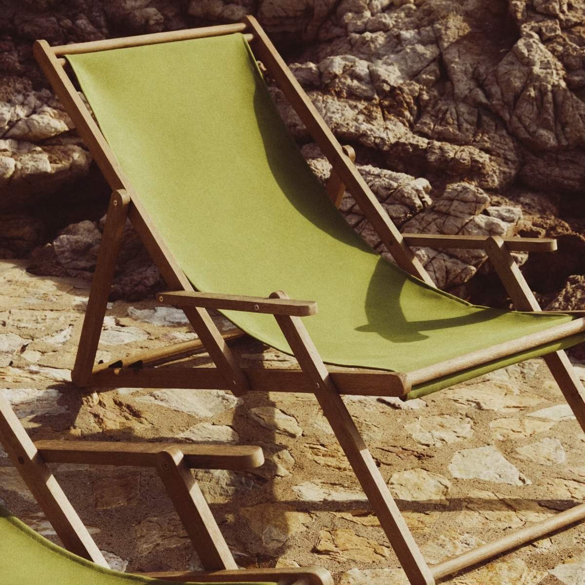 Kave Home Vilara brown and beige striped outdoor folding deck chair made of FSC 100% solid acacia wood