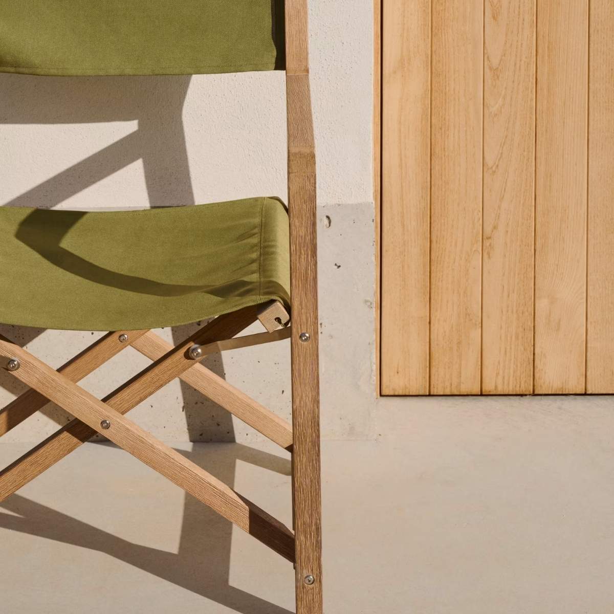 Kave Home Vilara blue and beige striped outdoor folding chair made of FSC 100% solid acacia wood