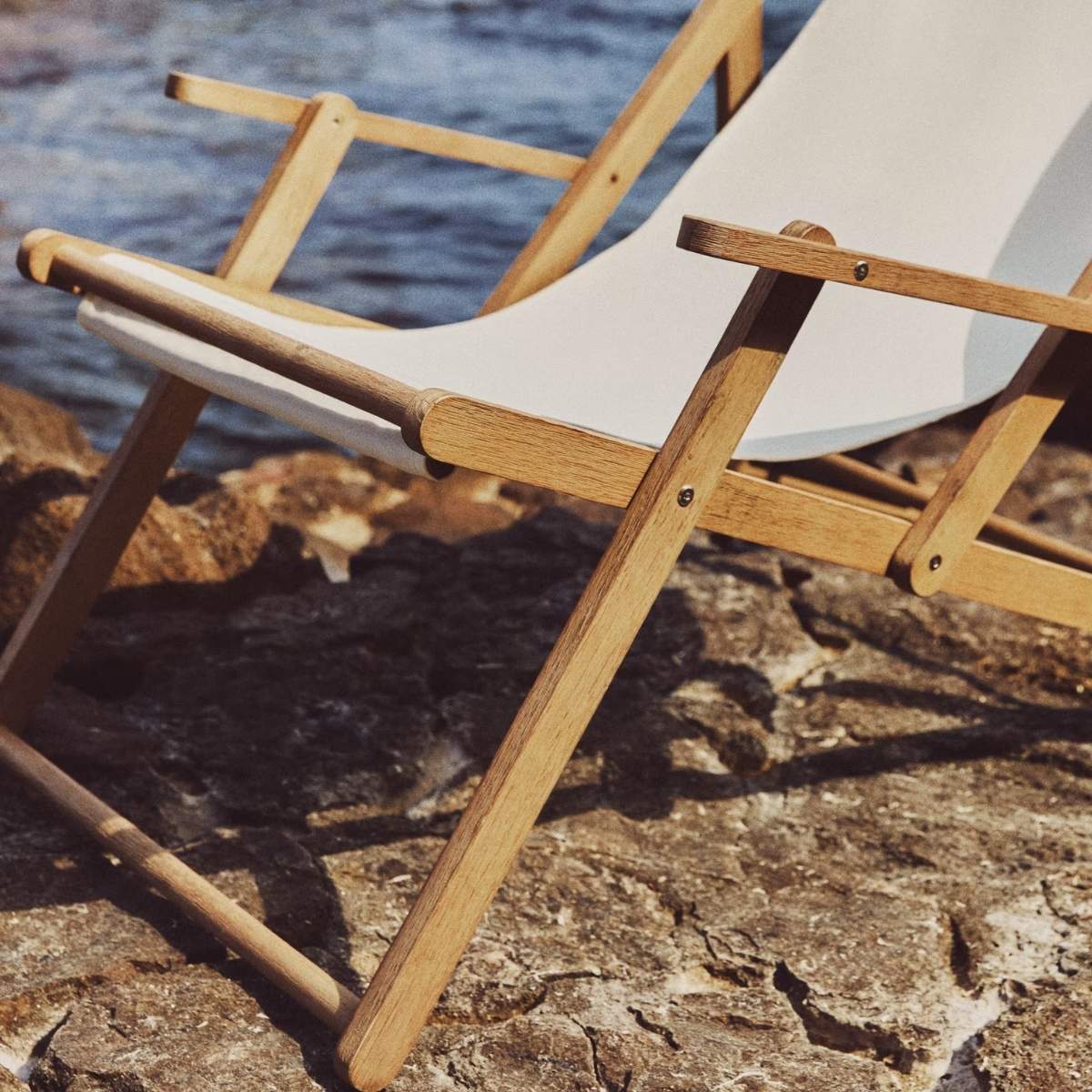 Kave Home Vilara brown and beige striped outdoor folding deck chair made of FSC 100% solid acacia wood