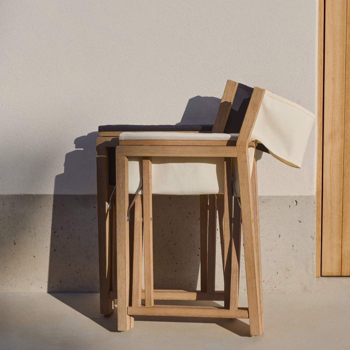 Kave Home Vilara blue and beige striped outdoor folding chair made of FSC 100% solid acacia wood