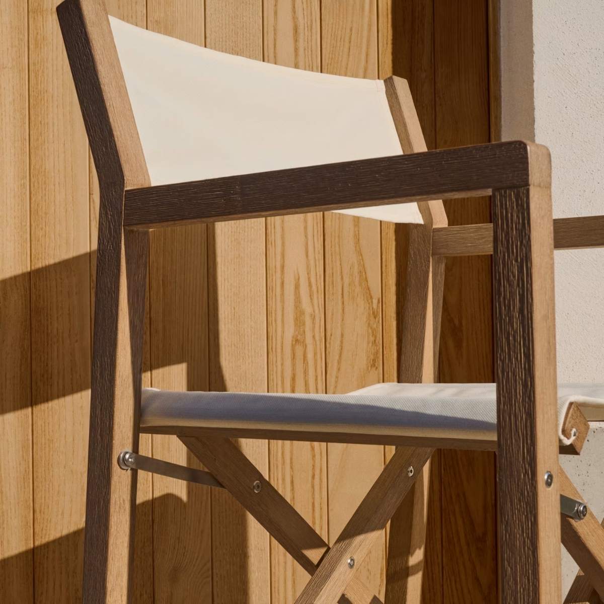 Kave Home Vilara blue and beige striped outdoor folding chair made of FSC 100% solid acacia wood
