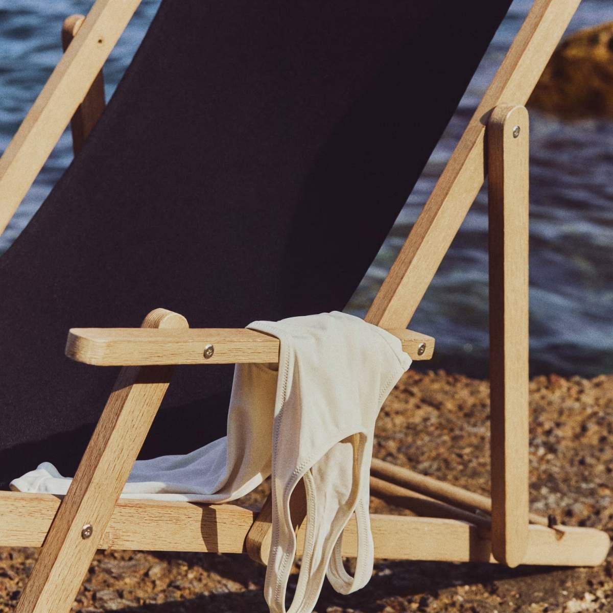 Kave Home Vilara brown and beige striped outdoor folding deck chair made of FSC 100% solid acacia wood