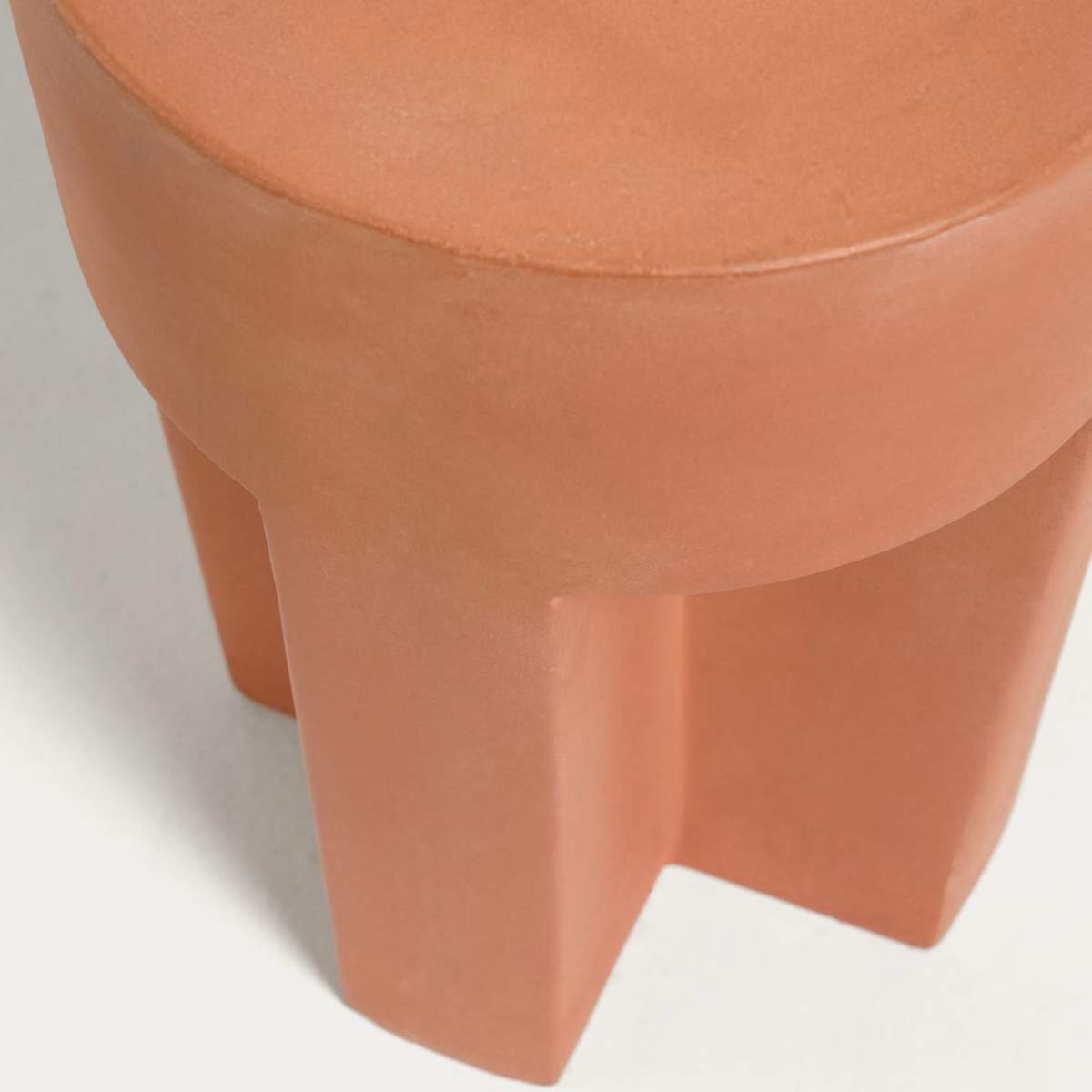 Kave Home Vilena round outdoor terracotta side table, Ø 33 cm