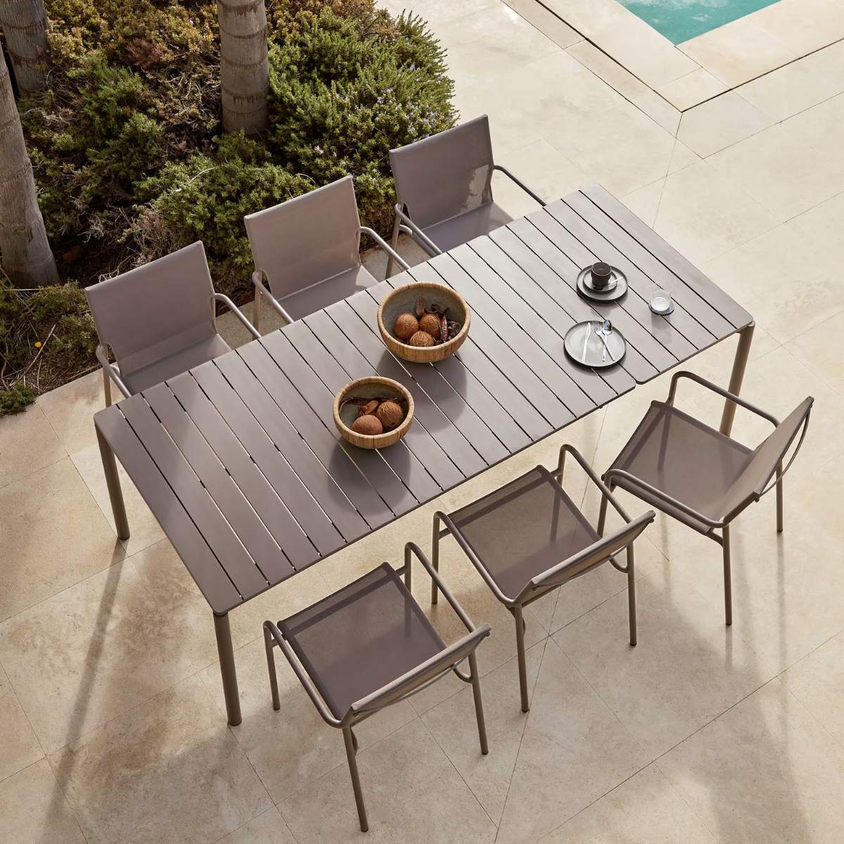 Kave Home Zaltana extendable aluminium outdoor table with matt brown finish 140 (200) x 90 cm
