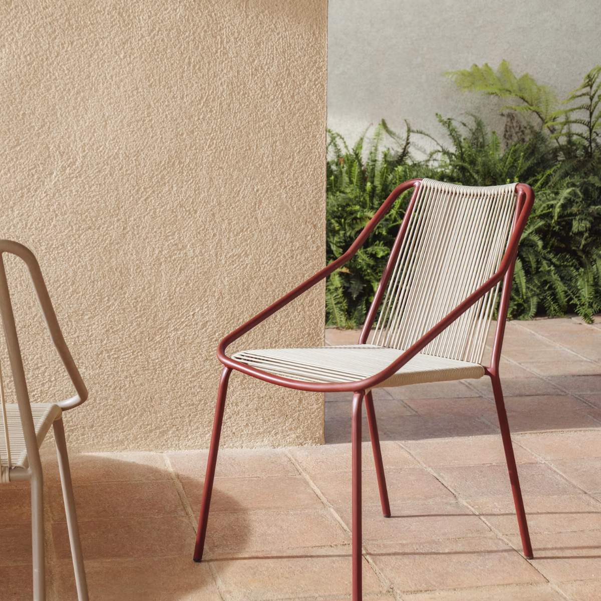 Kave Home Zivia stackable outdoor chair in ecru rope cord and burgundy galvanised steel