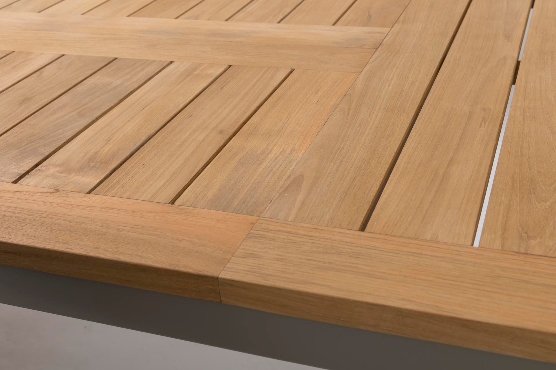 PR Home Atlantic Extending Dining Table – Powder Coated Kubu/Teak