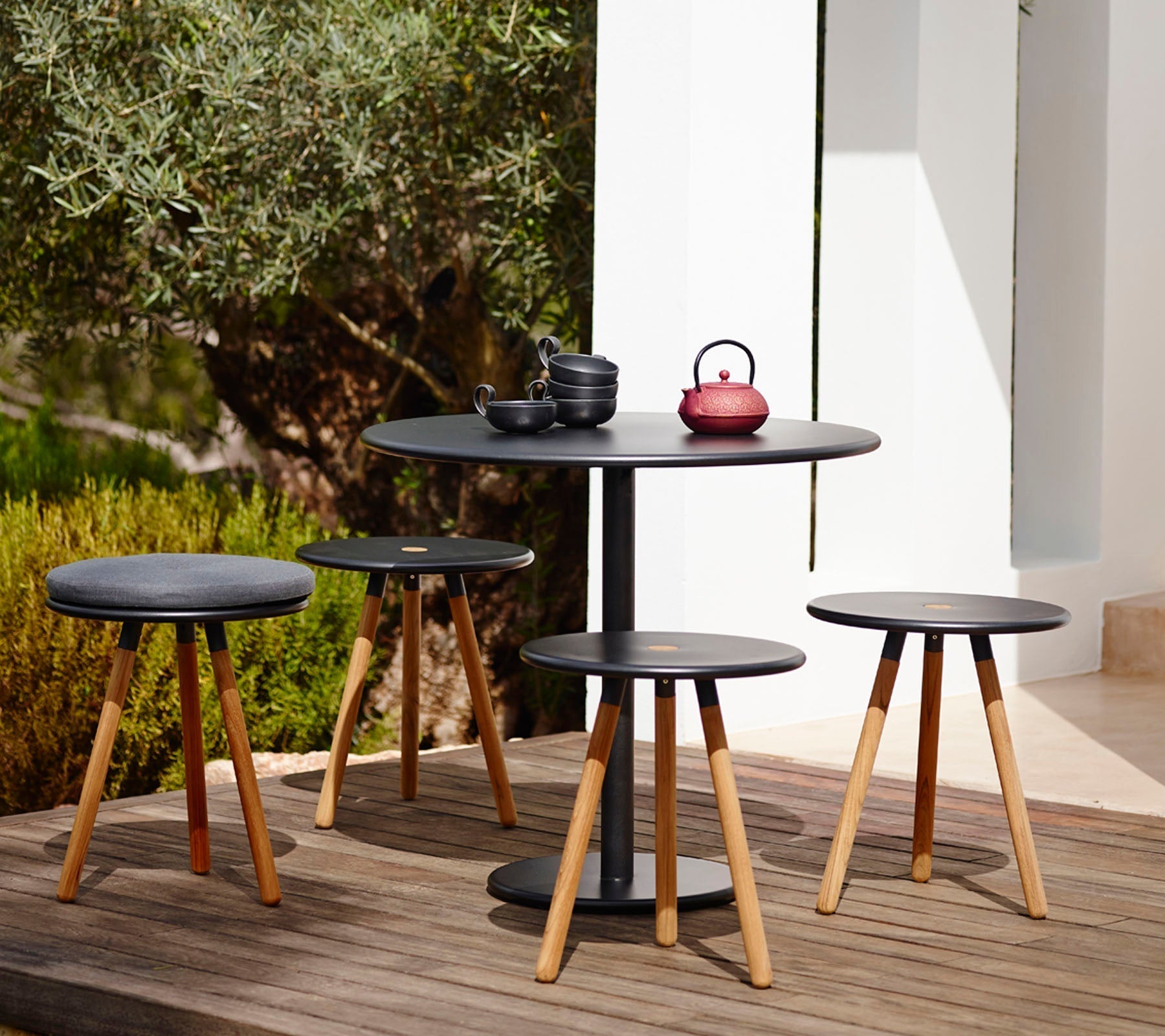 Cane-line Area Table/Stool-Beaumonde