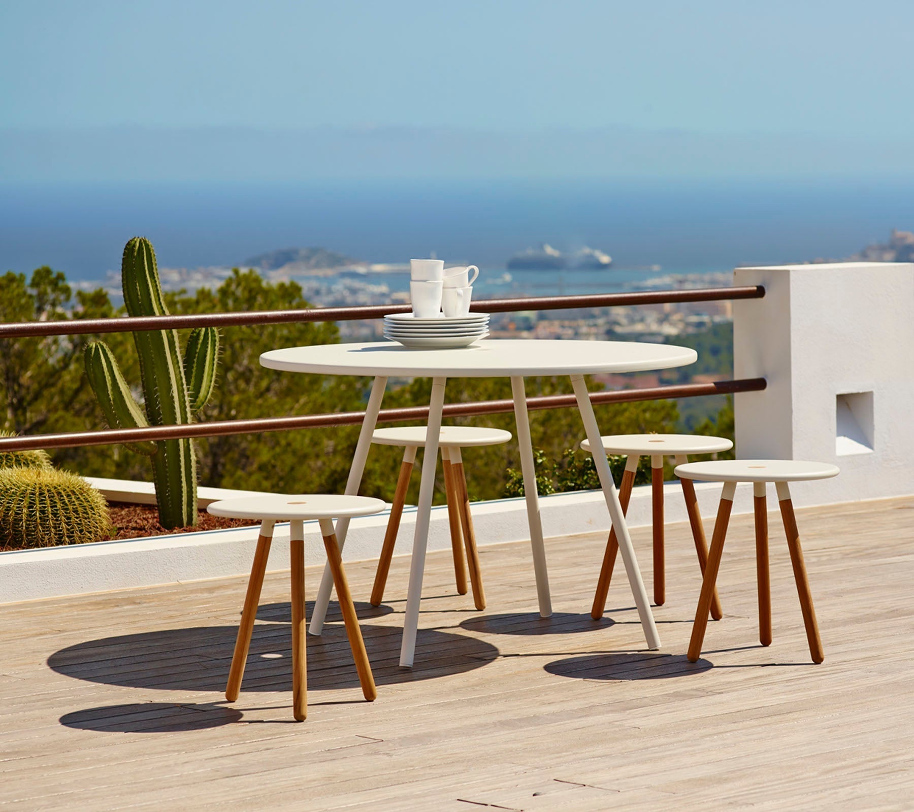 Cane-line Area Table/Stool-Beaumonde