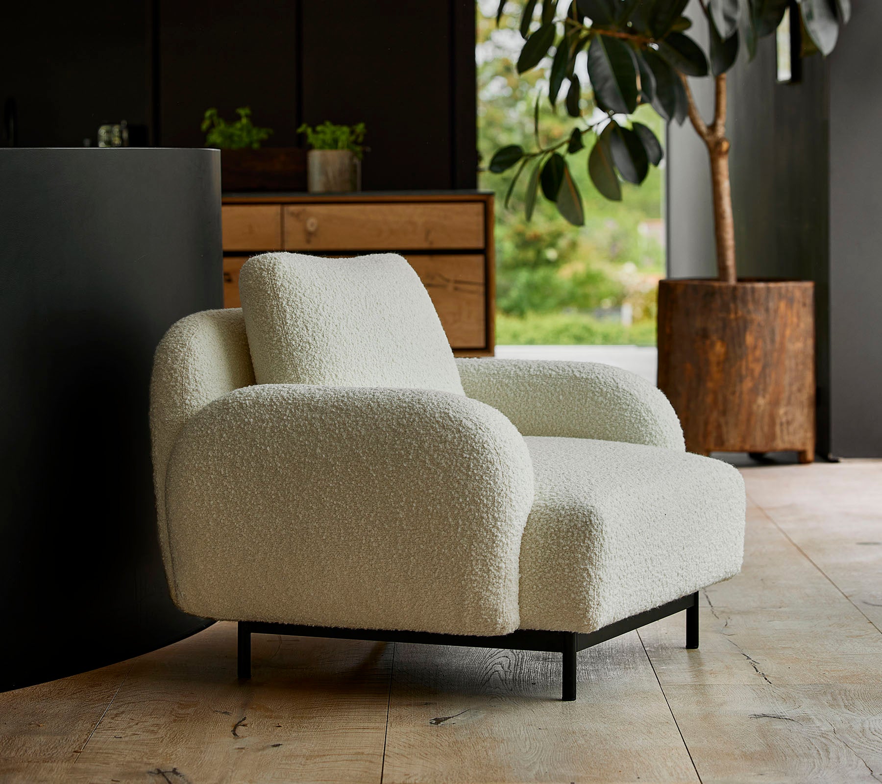 Cane-line Aura Lounge Chair with Low Armrest-Beaumonde