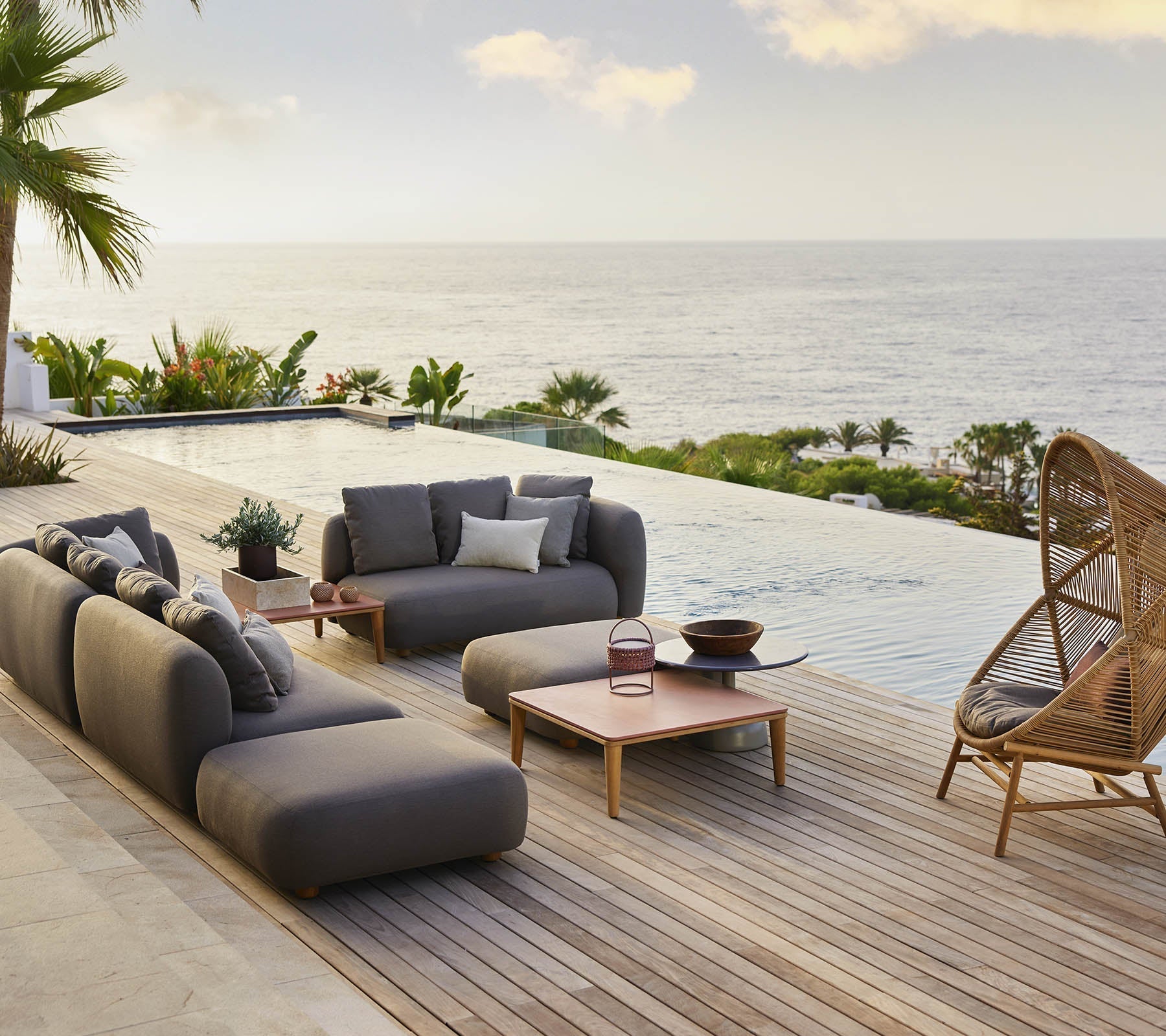 Cane-line Capture Pouf-Beaumonde