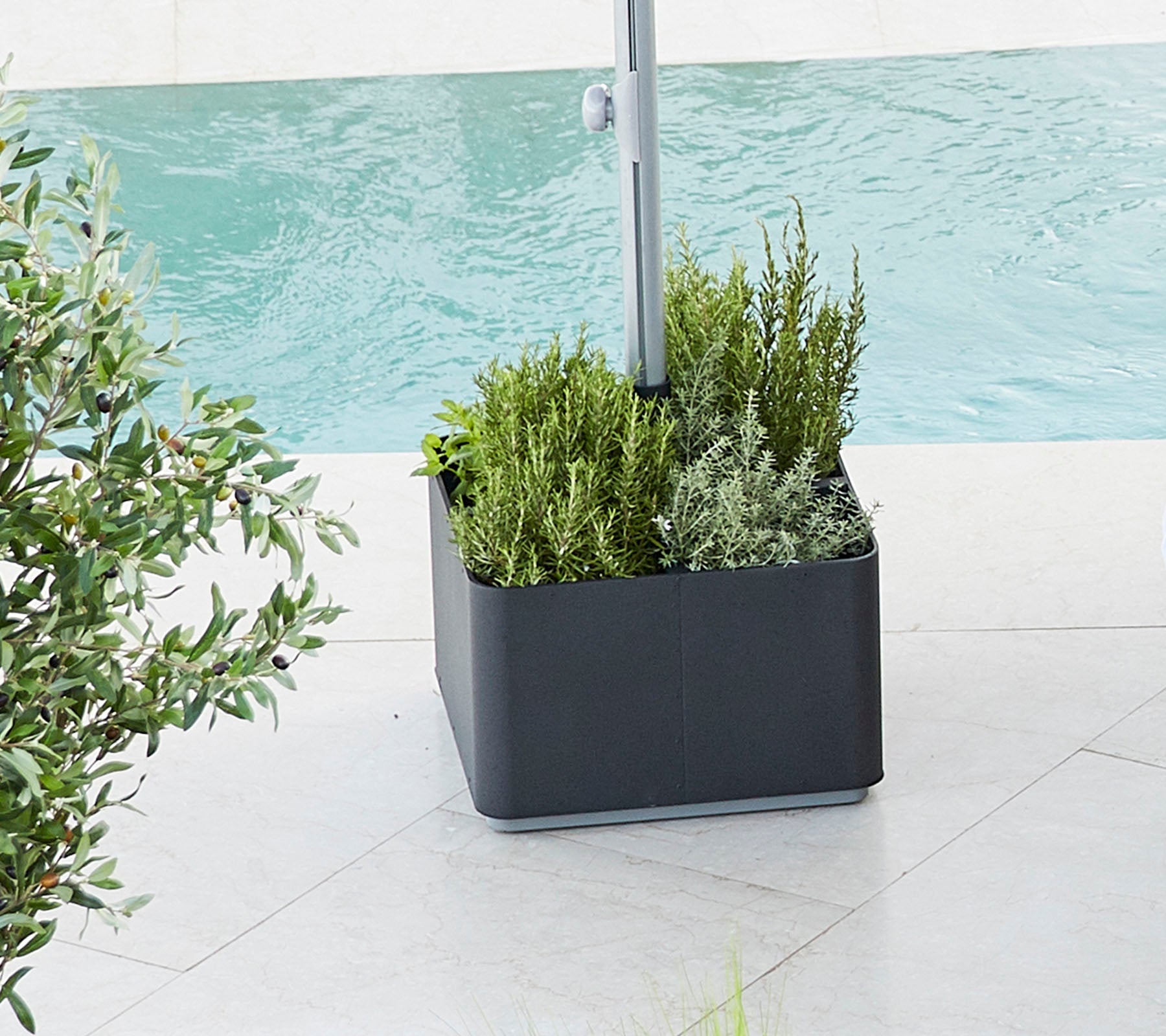 Cane-line Grow Parasol Base with Wheels-Beaumonde