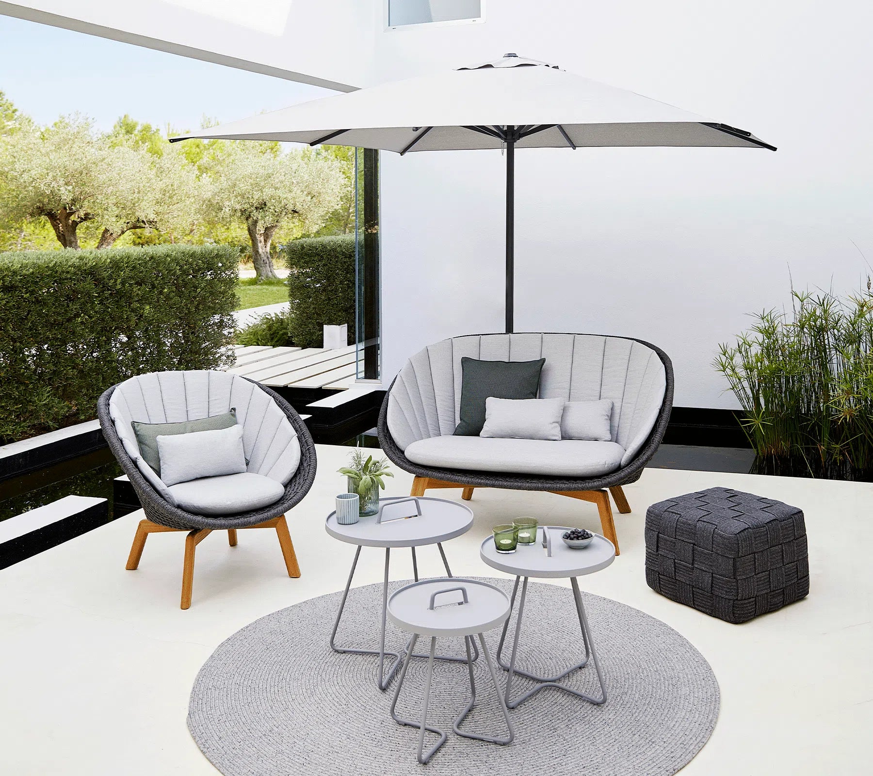 Cane-line Peacock 2-Seater Sofa with Teak Legs-Beaumonde