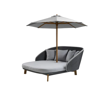 Cane-line Peacock Daybed with Teak Legs & Table
