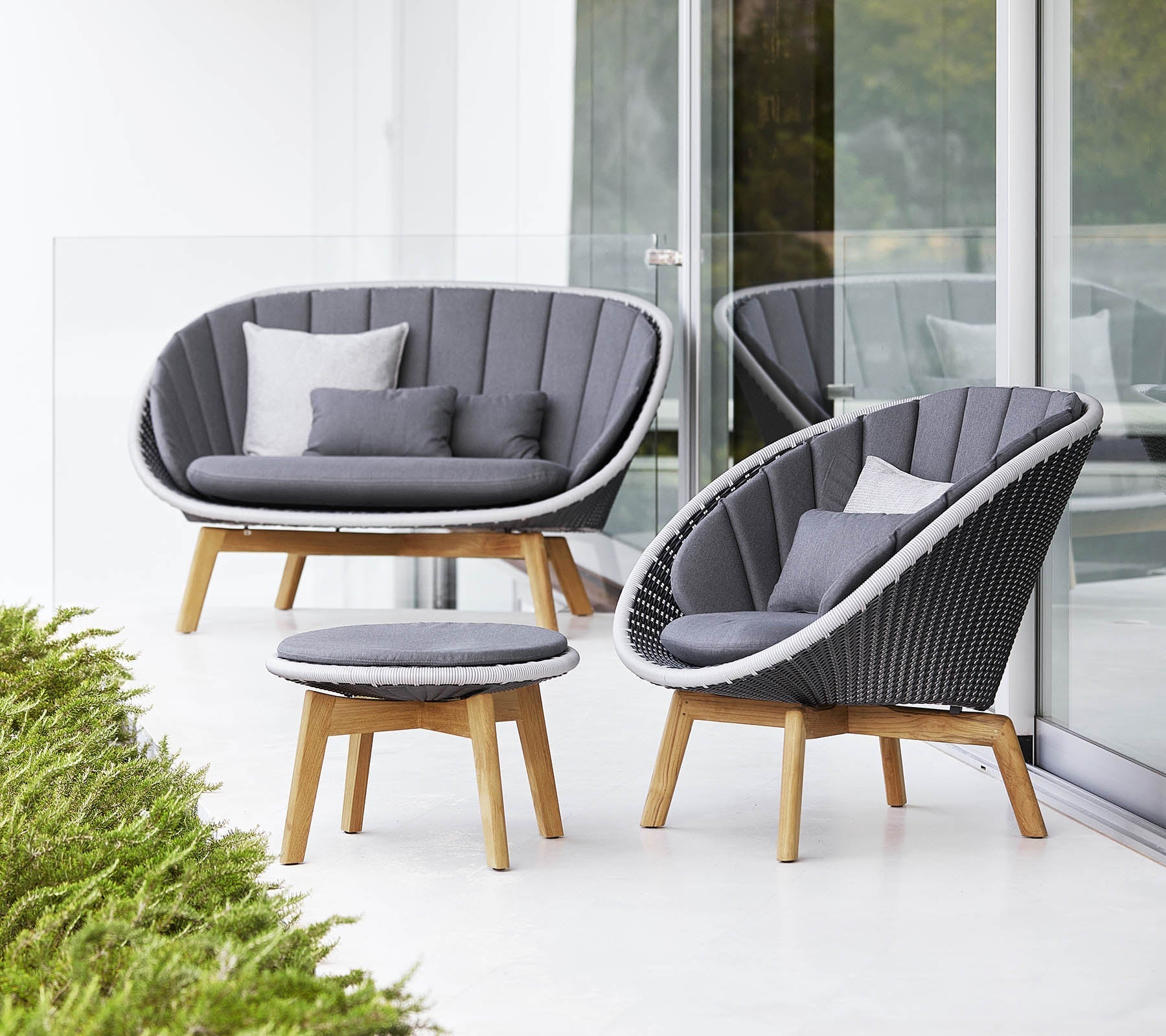 Cane-line Peacock Footstool/Side Table with Teak Legs-Beaumonde