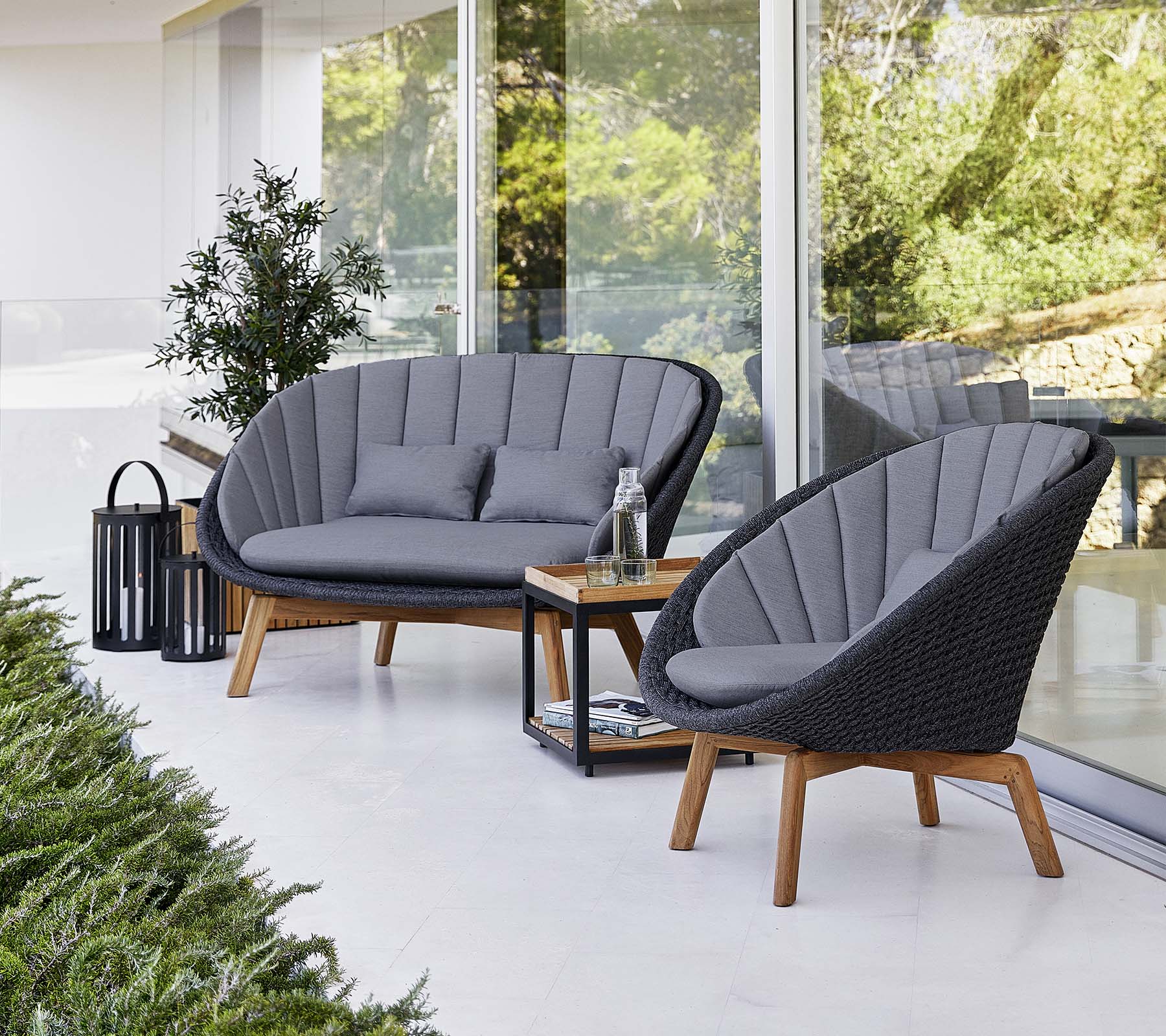 Cane-line Peacock Lounge Chair with Teak Legs-Beaumonde