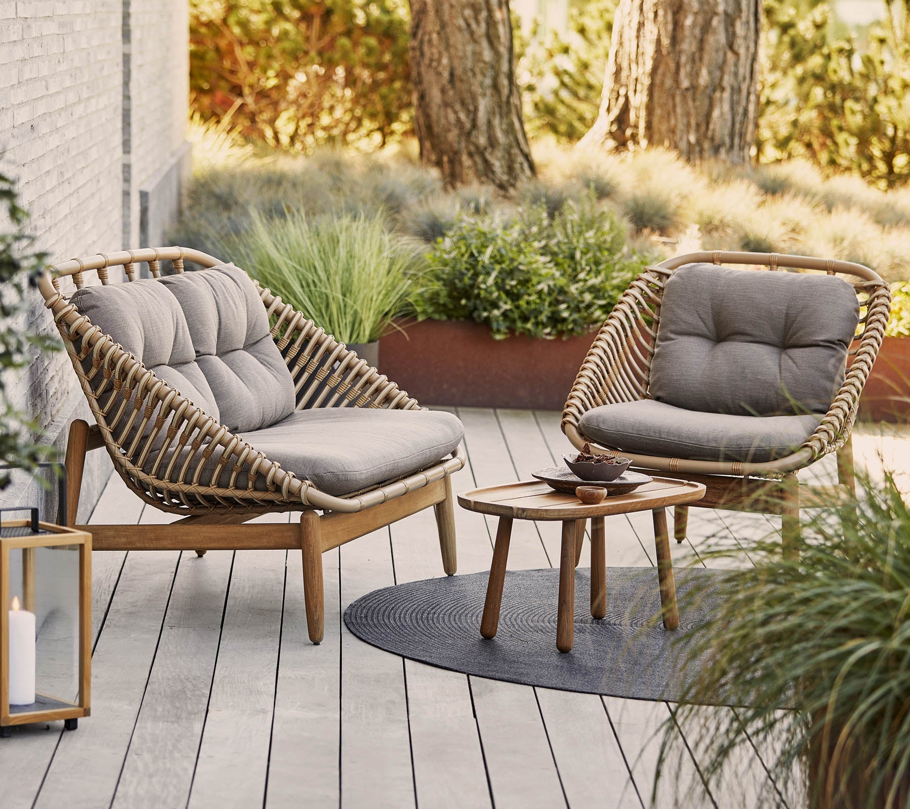 Cane-line Strington Lounge Chair with Teak Base-Beaumonde